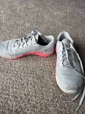 Nike Women's Light Gray and Pink Running Sneakers